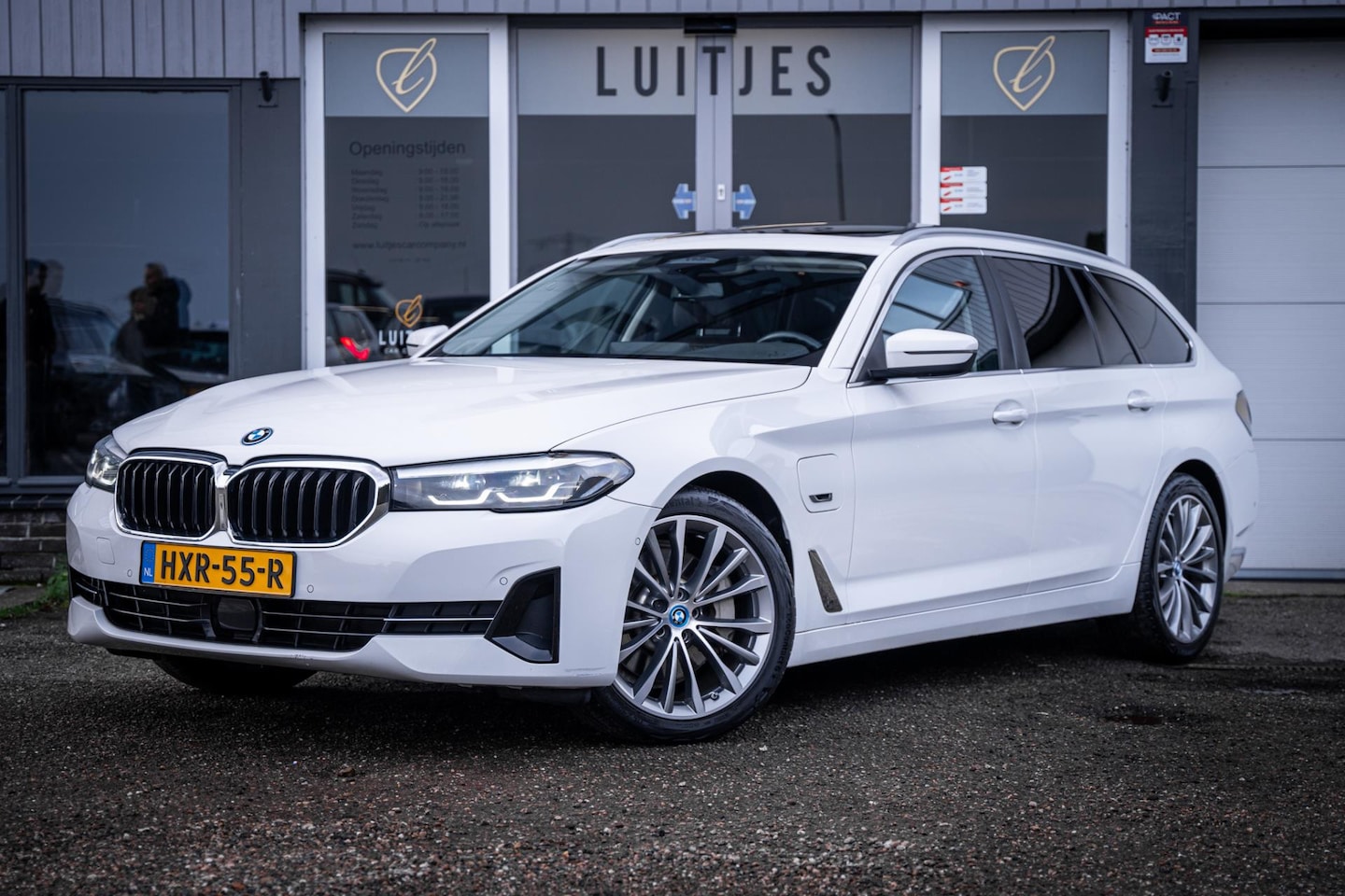 BMW 5-serie Touring - 530e Business Edition Plus I Pano-dak I Camera I Leder I Stoelmemo I ACC I Dealer-onderhou - AutoWereld.nl