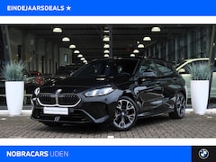 BMW 1-serie - 120 M Sport Automaat / Sportstoelen / Achteruitrijcamera / M Adaptief onderstel / Comfort
