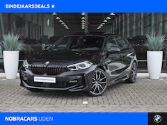 BMW 1-serie - 118i M Sport Automaat / Panoramadak / Sportstoelen / LED / M Sportonderstel / Parking Assi