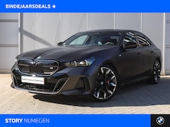 BMW i5 - M60 xDrive M Sport / Panoramadak / Trekhaak / Stoelventilatie / Bowers & Wilkins / Adaptie