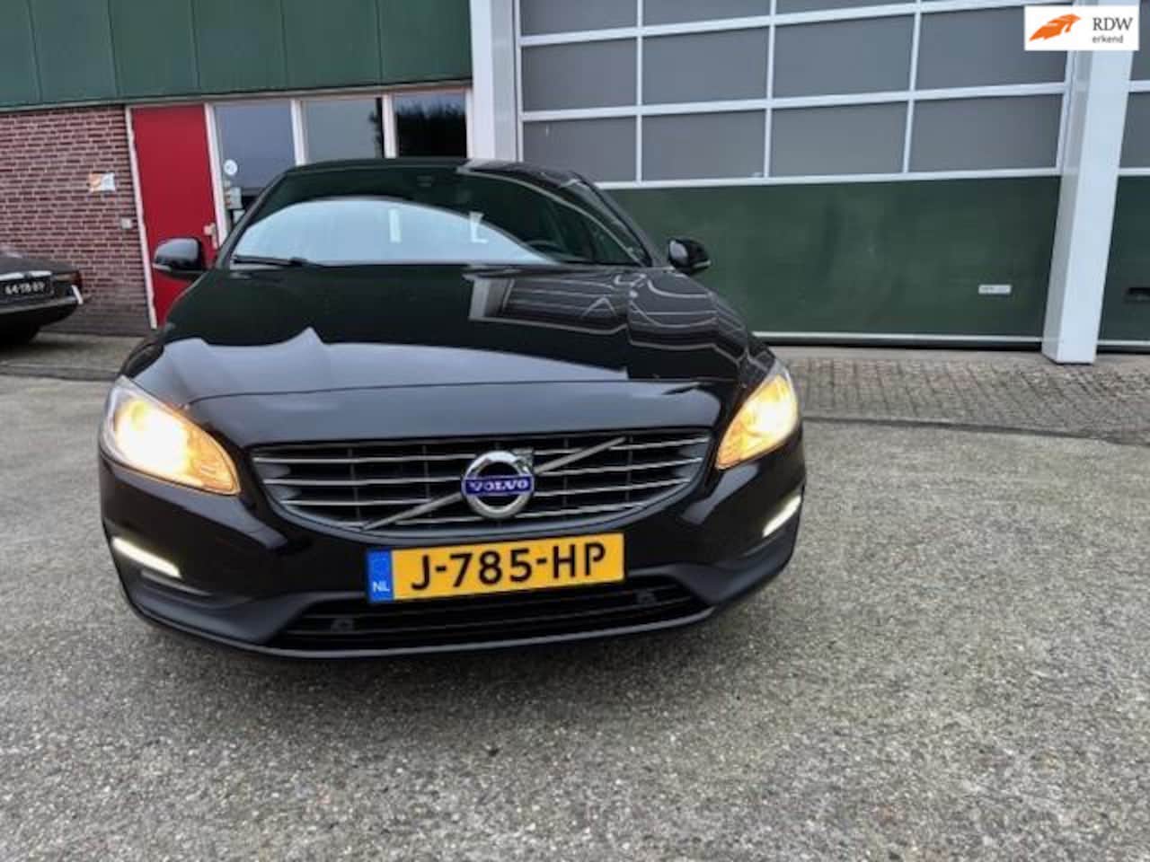 Volvo V60 - 2.4 D6 AWD Twin Engine Special Edition/ SCHUIFDAK/TREKHAAK/STOELVERW/NAVI/PARKPILOT - AutoWereld.nl