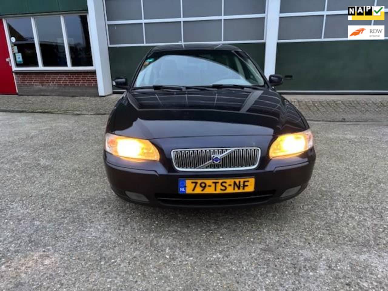 Volvo V70 - Volledig onderhouden 2.4 170 pk Edition Automaat/trekhaak/clima/cruise control - AutoWereld.nl