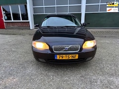 Volvo V70 - Volledig onderhouden 2.4 170 pk Edition Automaat/trekhaak/clima/cruise control
