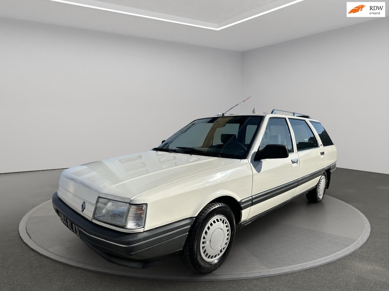 Renault Nevada - 1.7 GTS Familiale. 7-zitplaatsen. Uniek en een keiharde onderkant. - AutoWereld.nl