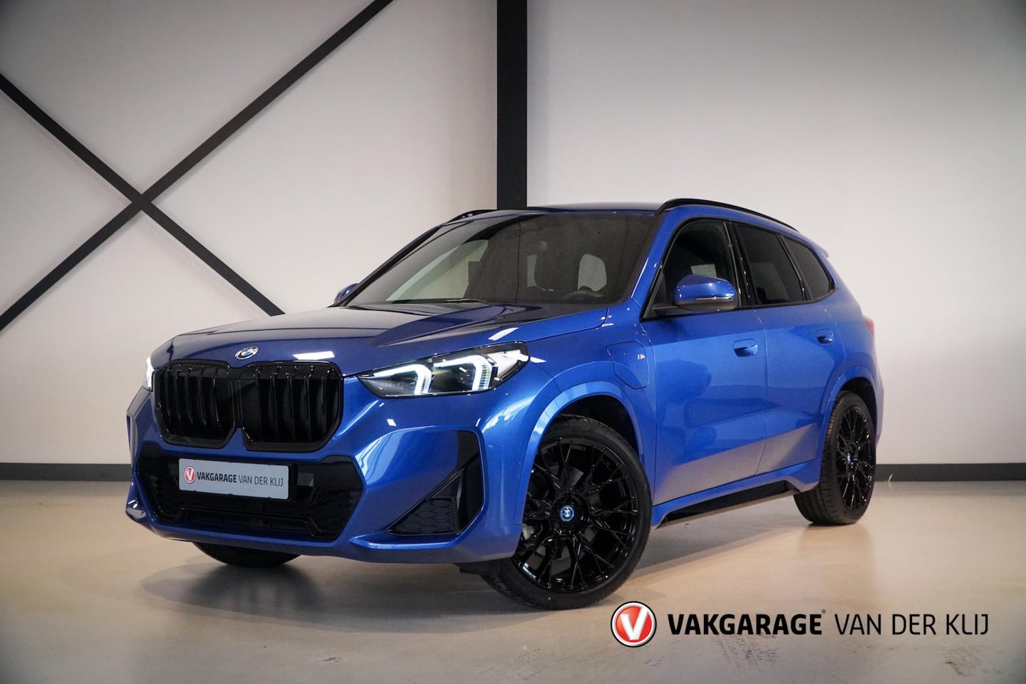 BMW X1 - XDrive30e M-Sport | Driving Ass. + | Trekhaak | Camera | Keyless | Adapt. M Onderstel | Ad - AutoWereld.nl