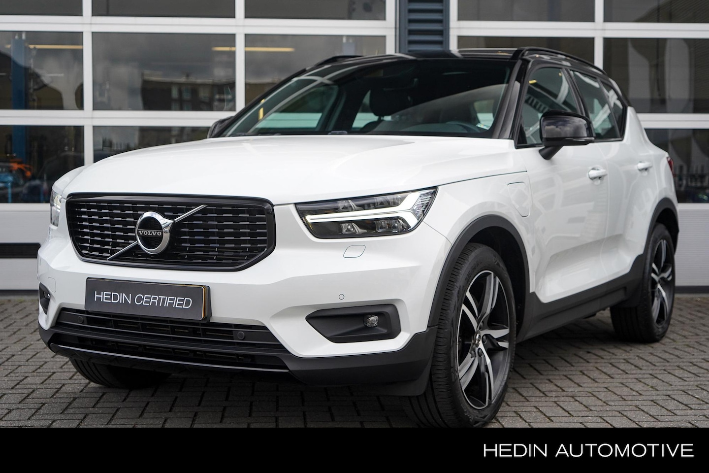 Volvo XC40 - 1.5 T5 Twin Engine R-Design AFL. 19/12 | Glazen Schuifdak | Elektrische Stoelen met Geheug - AutoWereld.nl