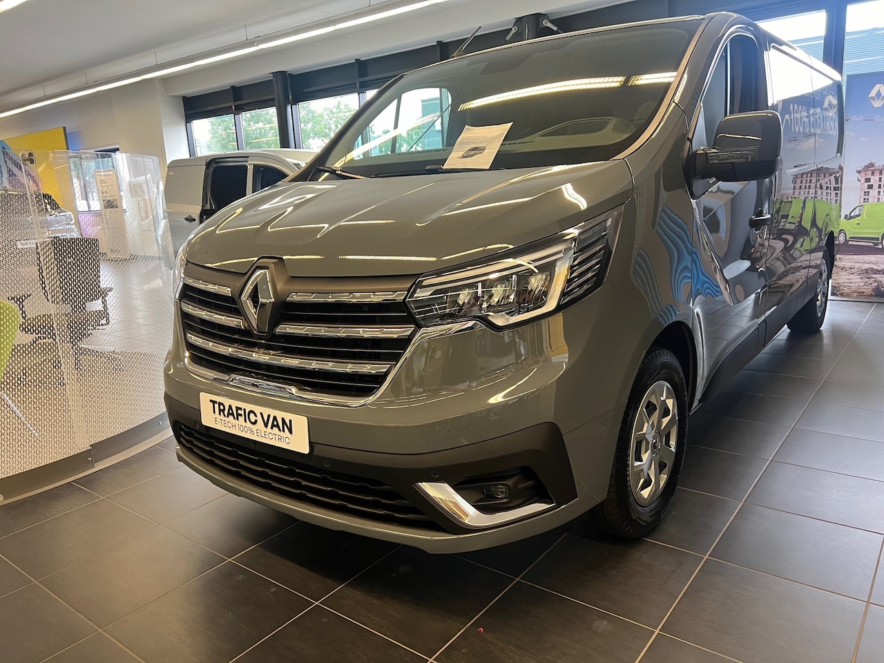 Renault Trafic - Comfort - Gesloten Bestel | Airconditioning | C-Shape LED dagrijverlichting | Cruise contr - AutoWereld.nl