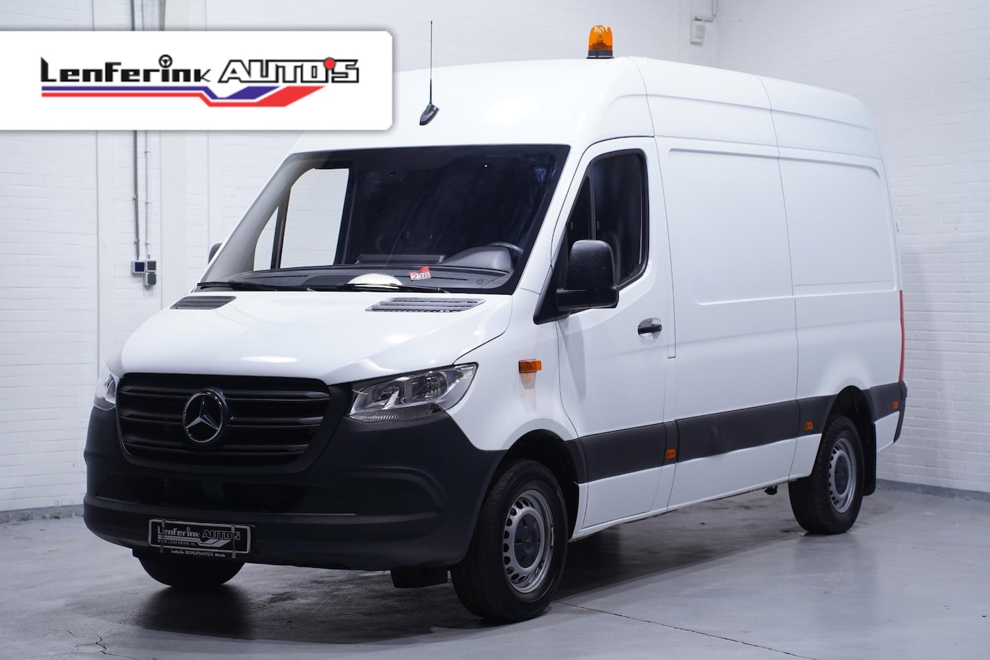Mercedes-Benz Sprinter - 317 CDI 170 pk L2H2 Navi, Laadruimte Pakket Airco, Apple Carplay, DAB+, 3-Zits - AutoWereld.nl