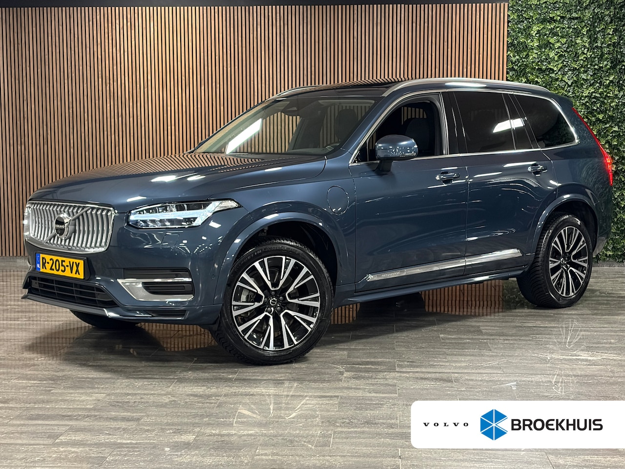 Volvo XC90 - T8 AWD Recharge Plus Bright Long Range Trekhaak | 360 Camera | All Season banden | Harman - AutoWereld.nl