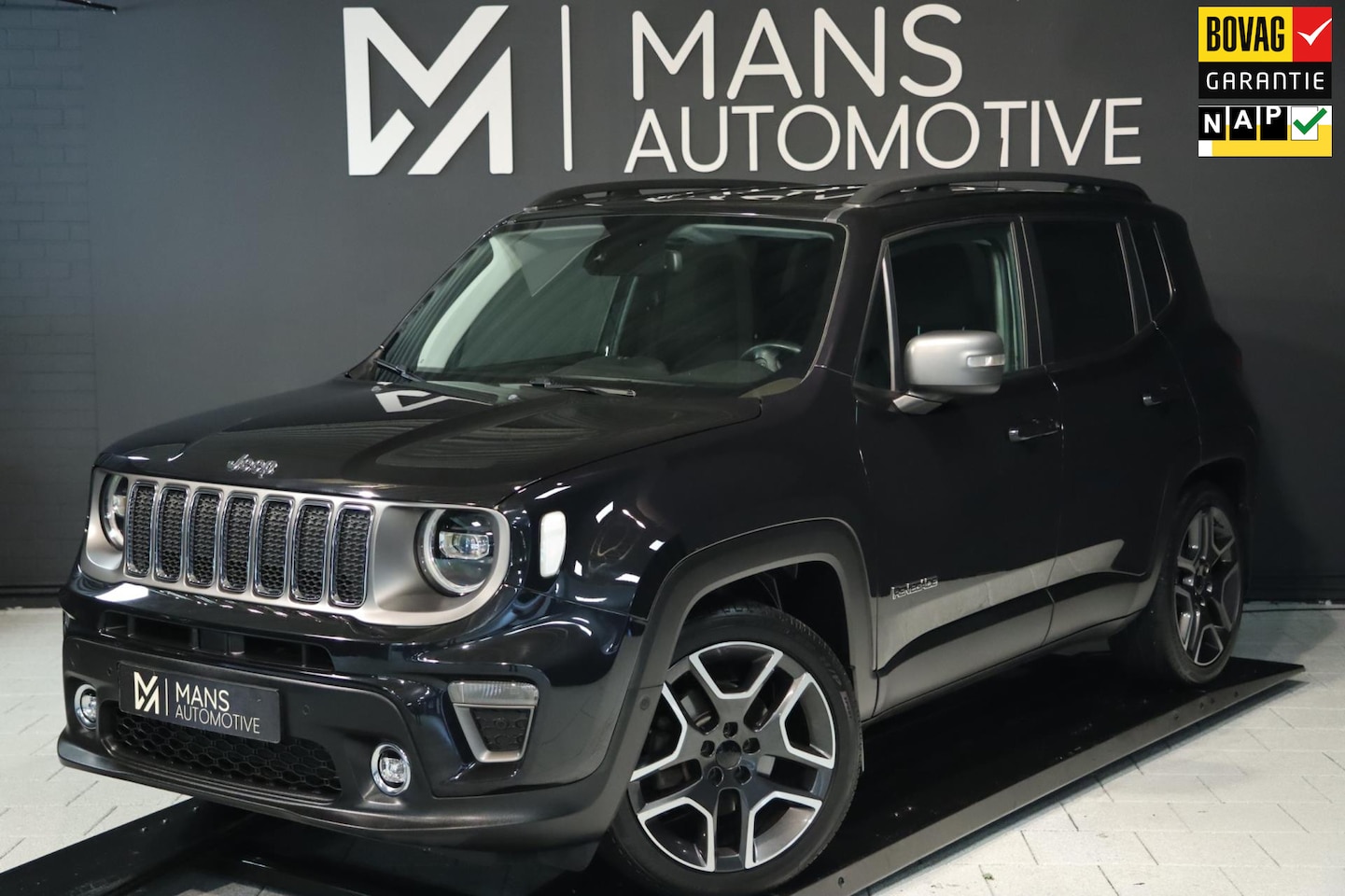 Jeep Renegade - 1.3T Limited / LED / KEYLESS / CAMERA / CARPLAY / STUUR+STOELVERW - AutoWereld.nl