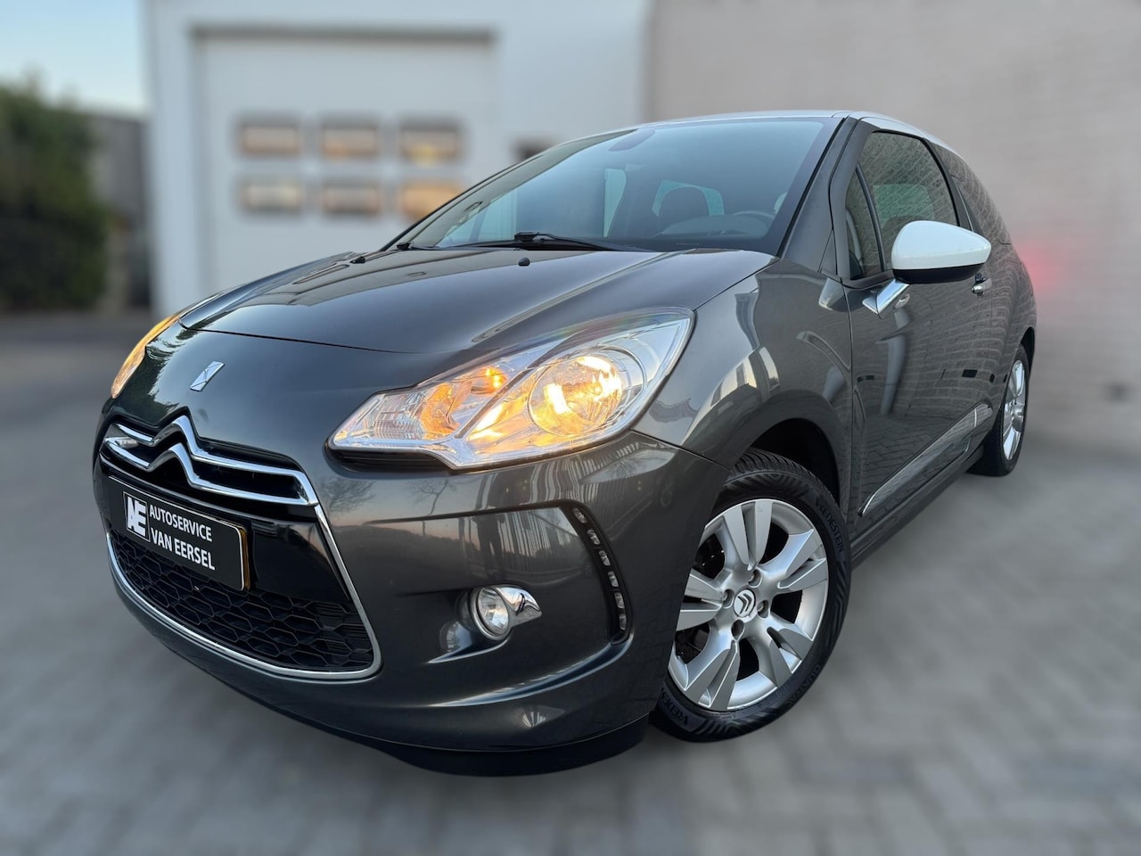 Citroën DS3 - 1.2 PureTech So Chic 4-SEIZOENENBANDEN / PARKEERSENSOREN / CRUISE CONTROL / CLIMATE CONTRO - AutoWereld.nl