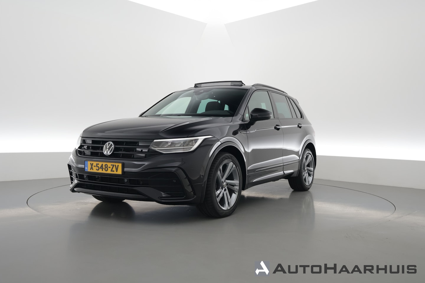 Volkswagen Tiguan - 1.5 TSI R-Line DSG | Pano | Elek. Trekhaak | Camera | Stoel- Stuurverw. | Keyless | Navi | - AutoWereld.nl
