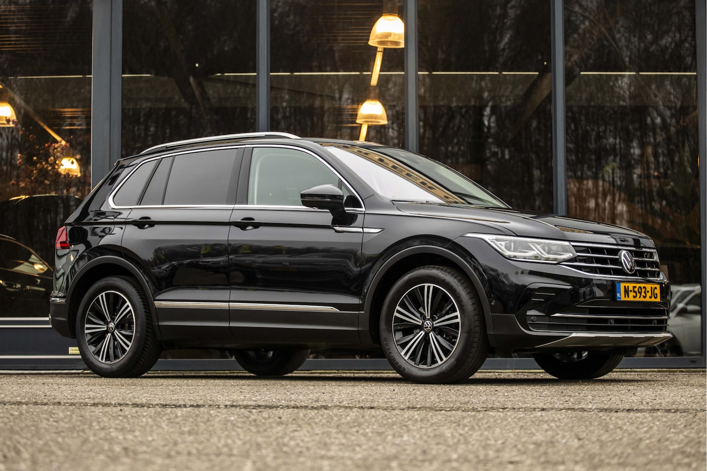 Volkswagen Tiguan - 1.5 TSI Elegance 1.5 TSI Elegance - AutoWereld.nl