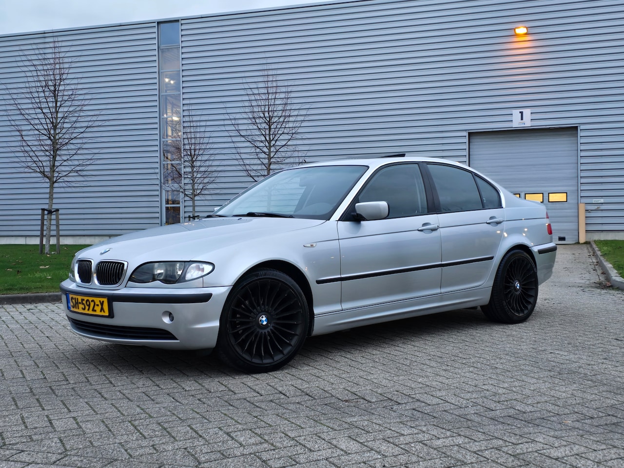 BMW 3-serie - 320i BMW E46 320i Facelift |Dakraam|Automaat|PDC|Cruise|Schermpje - AutoWereld.nl