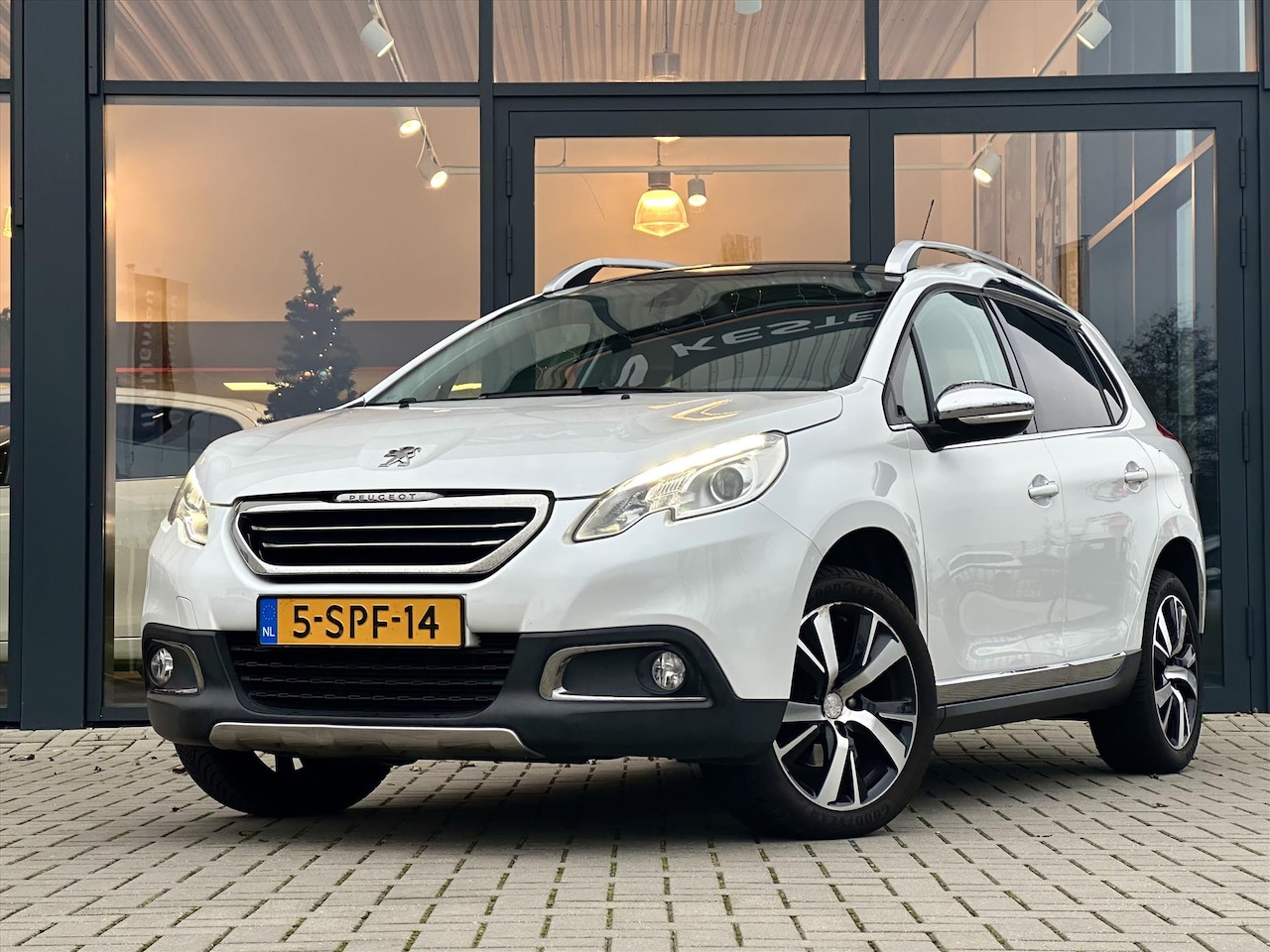 Peugeot 2008 - 1.6 VTi 120pk Féline | Trekh. | Pano | Alcantara | Climate | LMV | NL Auto | - AutoWereld.nl