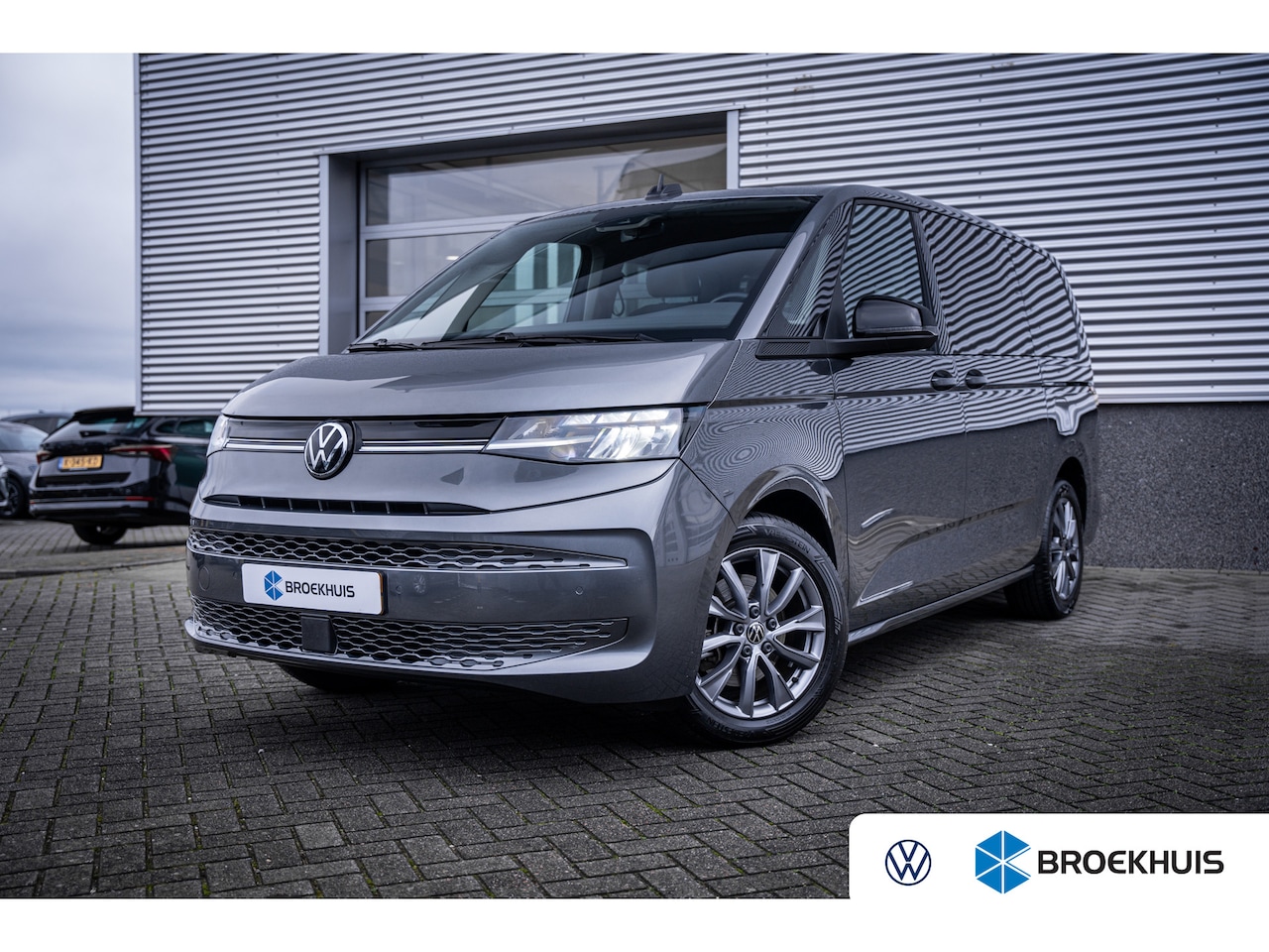 Volkswagen Multivan - 1.4 eHybrid L2H1 Life 7 PERSOONS - NAVI BY APP - ZEER COMPLEET - AutoWereld.nl