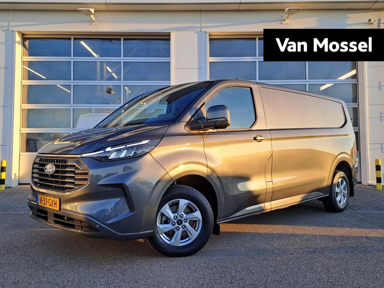 Ford Transit Custom - 300 2.0 TDCI L2H1 Limited 136 pk | Navigatie | 17"lichtmetalenvelgen | Camera | - AutoWereld.nl