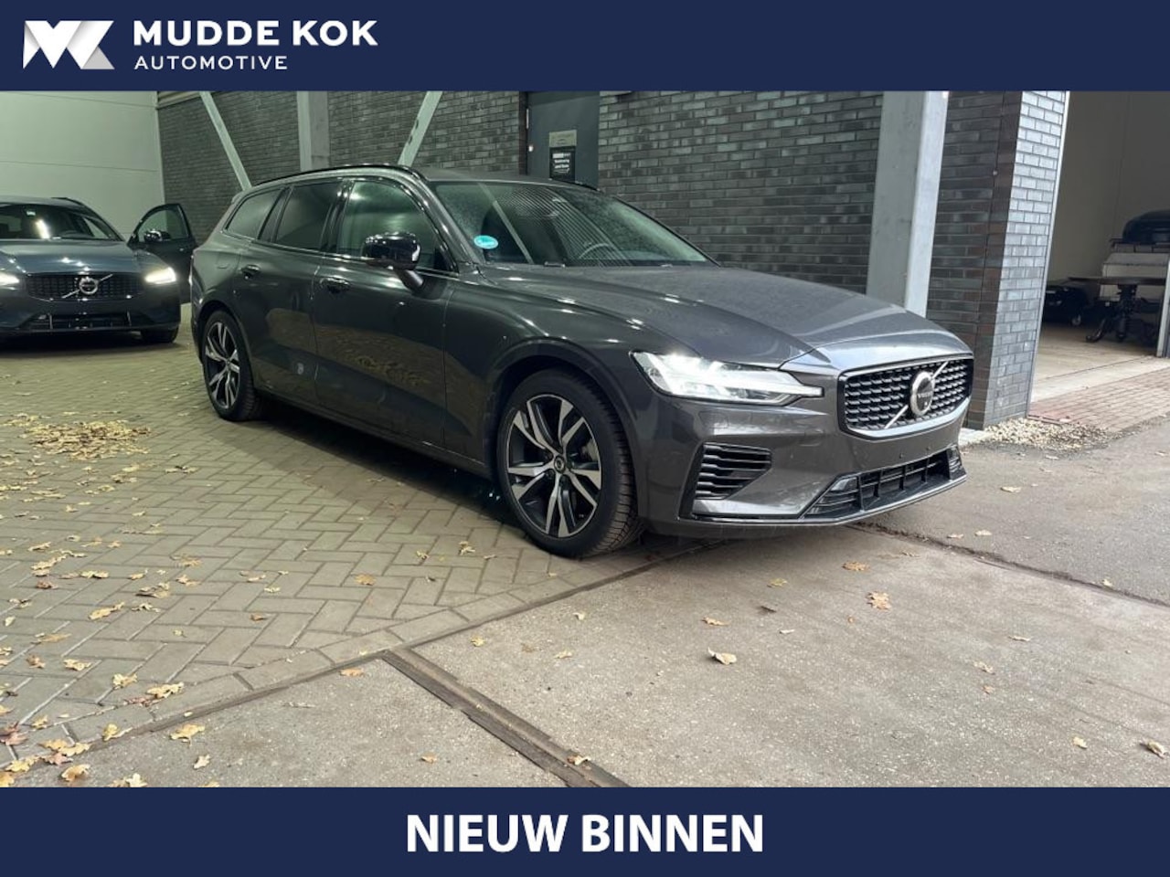 Volvo V60 - T6 Plug-in hybrid Plus Dark | Panoramadak | ACC | BLIS | 360° Camera | Stoel+Stuurverwarmi - AutoWereld.nl