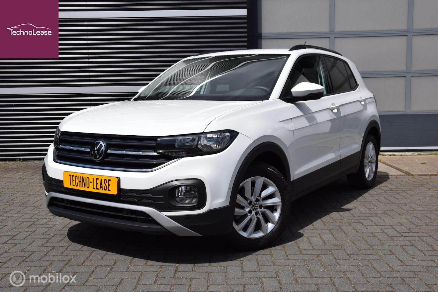 Volkswagen T-Cross - 1.0 TSI Life 110pk DSG Executive pakket App connect - AutoWereld.nl