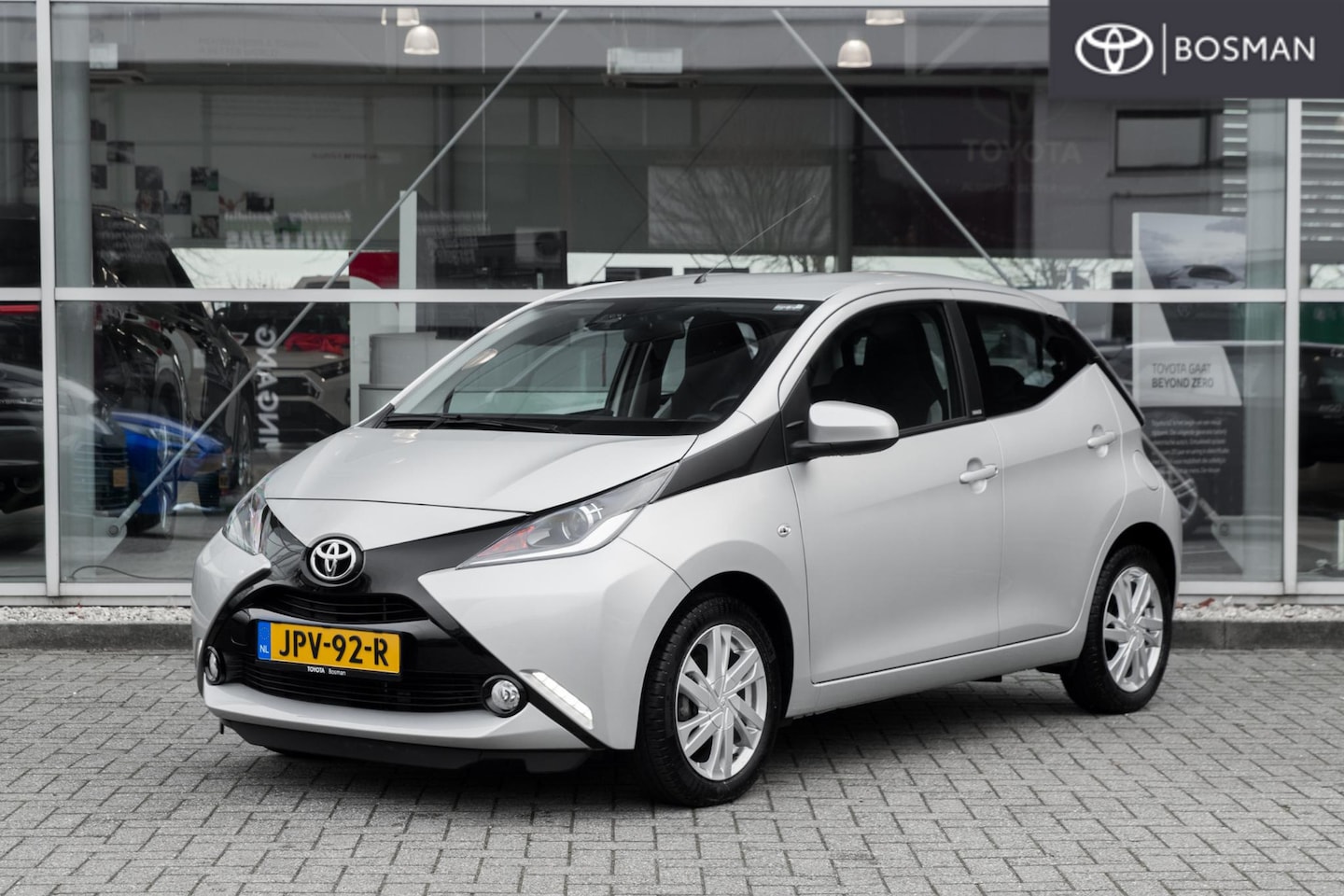 Toyota Aygo - 1.0 VVT-i x-wave 1.0 VVT-i x-wave - AutoWereld.nl