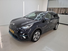 Kia e-Niro - DynamicPlusLine 64 kWh 3 fase | Glazen dak | 1/2 leer | Camera | LMV 17" | 1e eig | NL aut