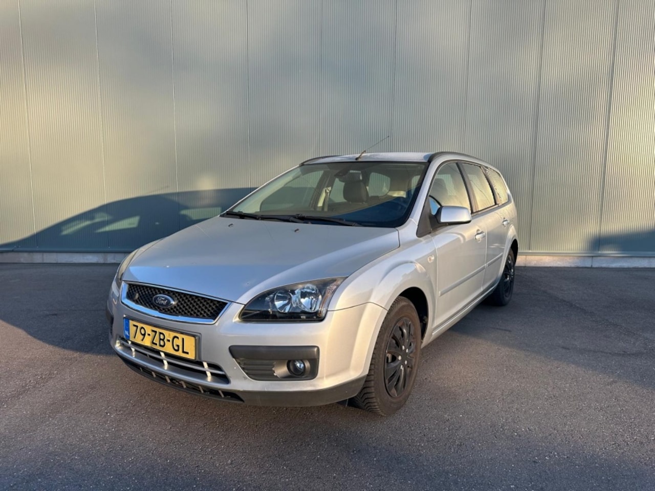 Ford Focus Wagon - 1.8-16V Amb. FlexiF. AIRCO | TREKHAAK | BOEKJE ! - AutoWereld.nl