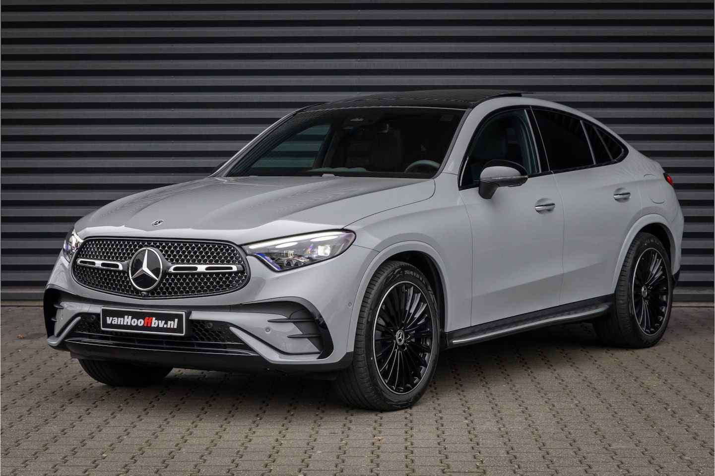 Mercedes-Benz GLC-klasse Coupé - 300de 4MATIC AMG Line Alpingrau - Luchtvering - AutoWereld.nl