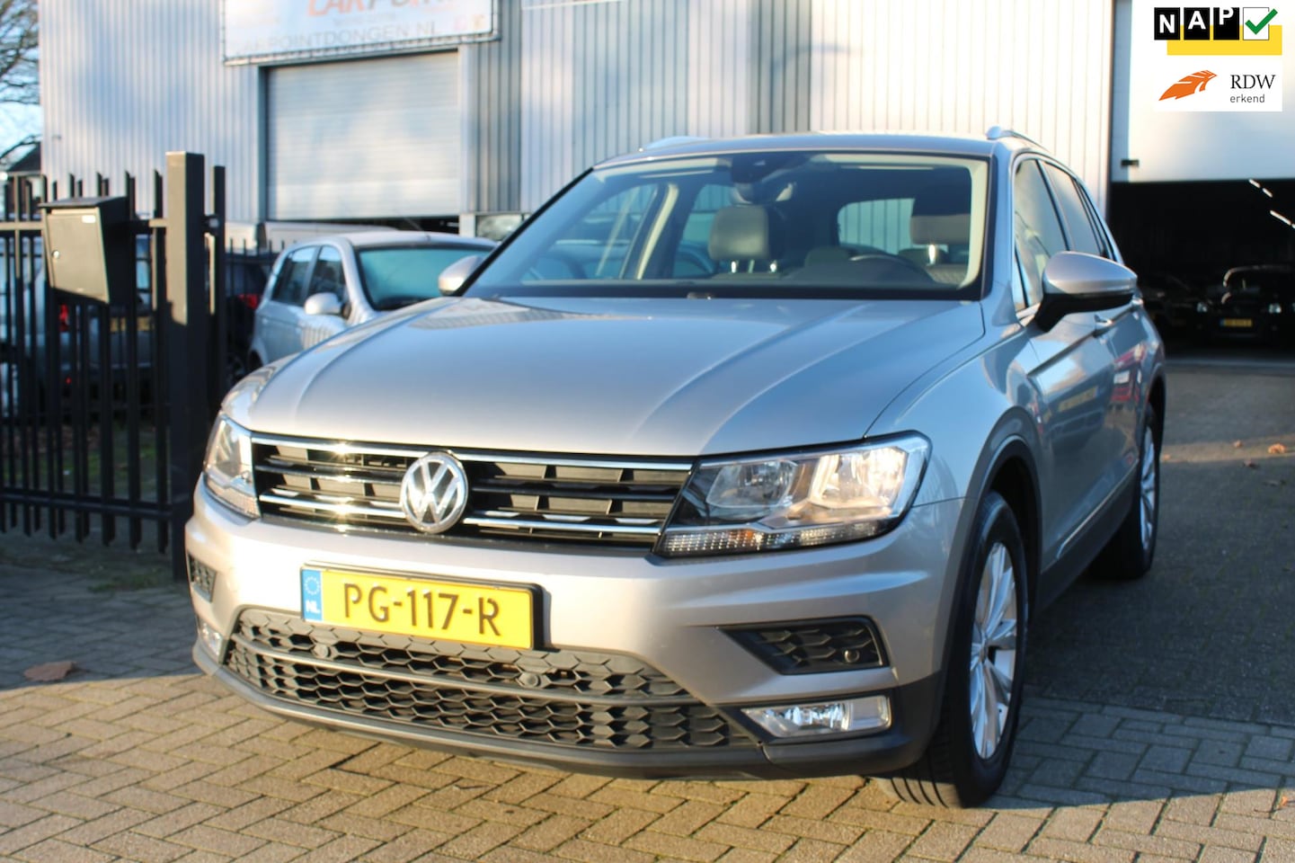 Volkswagen Tiguan - 1.4 TSI Comfortline Bsn Navi ACC Trekhaak Topstaat! - AutoWereld.nl