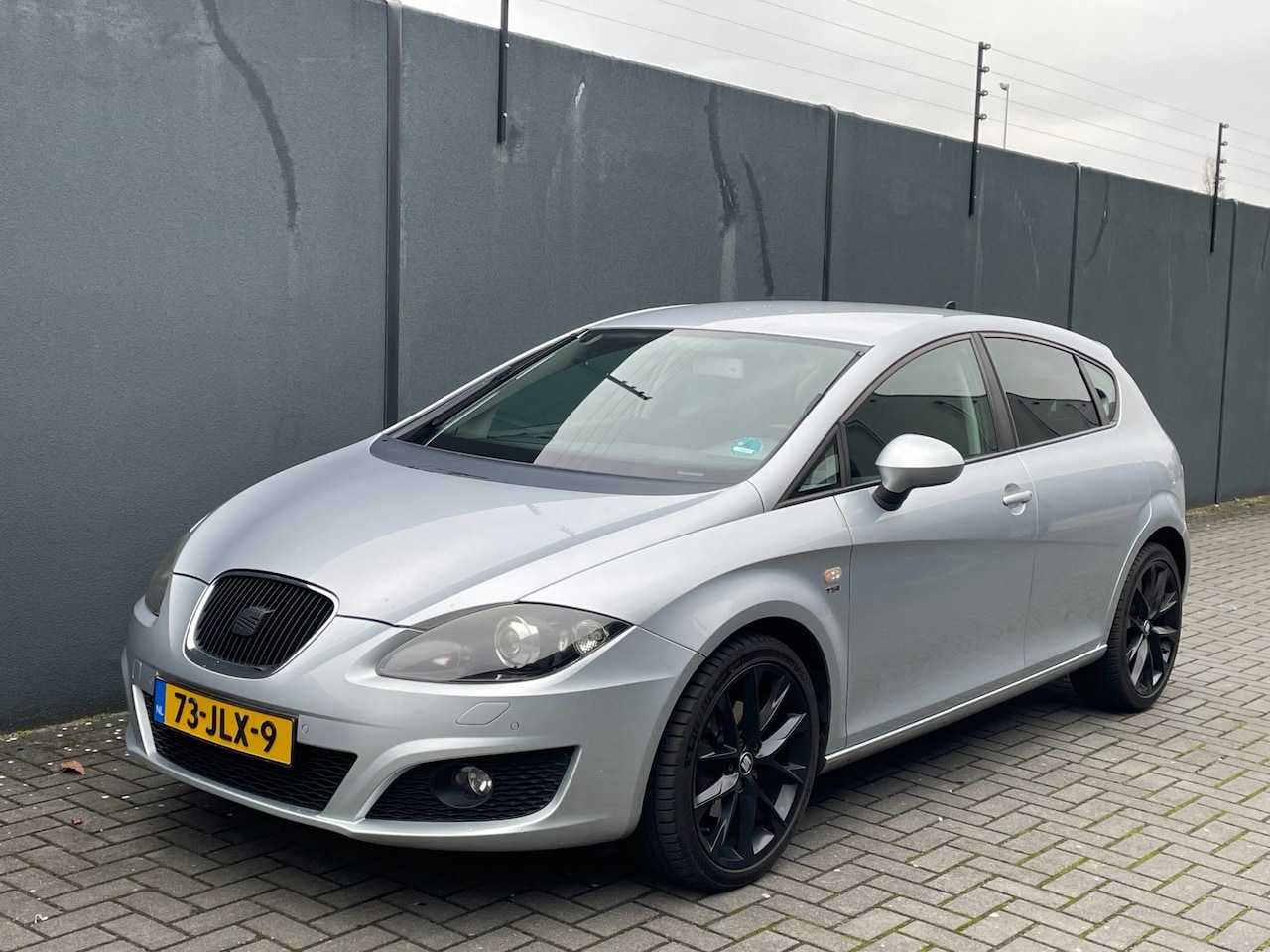 SEAT Leon - 1.8 TFSI RIJDT GOED/NETTE AUTO/KUIPSTOELEN/PDC V+A - AutoWereld.nl