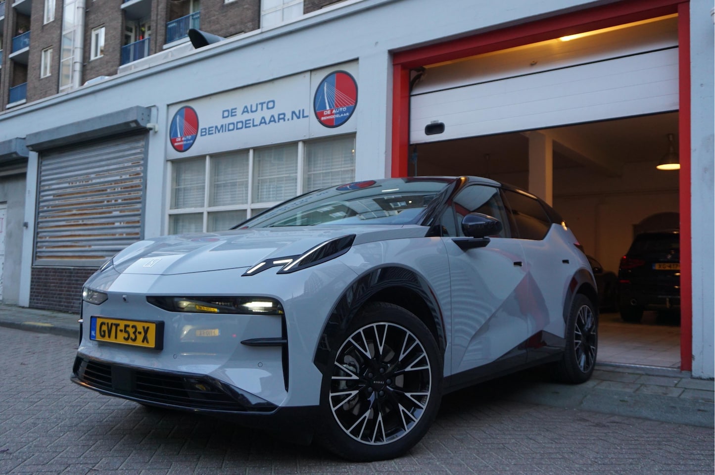 ZEEKR X - AWD Privilege 69 kWh | 429pk | 0-100 3.8sec | Full Options | Panoramadak | Head Up Display - AutoWereld.nl