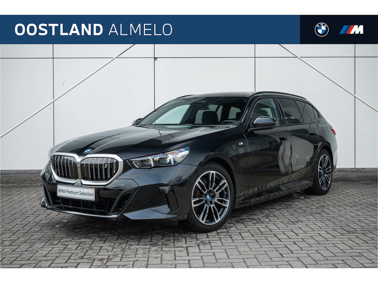 BMW i5 Touring - eDrive40 M Sport / Panoramadak / Trekhaak / Achteruitrijcamera / Adaptieve LED / M Sporton - AutoWereld.nl