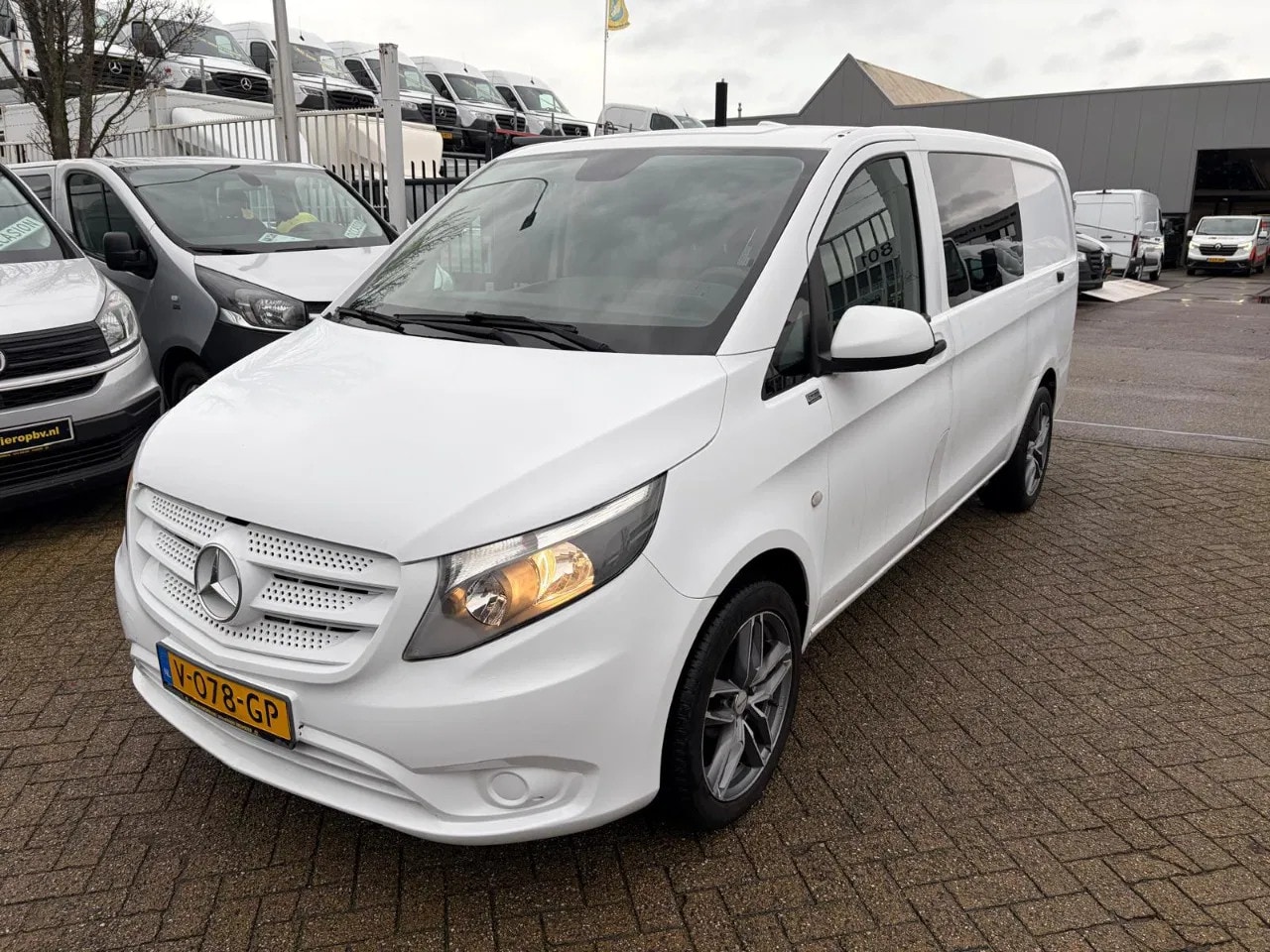 Mercedes-Benz Vito - 114cdi dub cab 6 pers airco 119000km - AutoWereld.nl