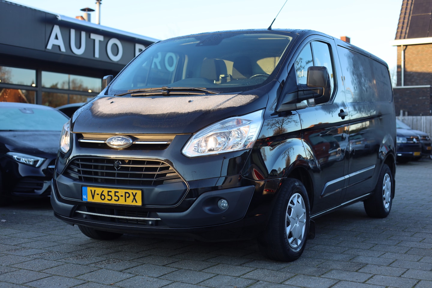 Ford Transit Custom - 270 2.0 TDCI L1H1 NAVI | AIRCO | TREKHAAK | CAMERA - AutoWereld.nl