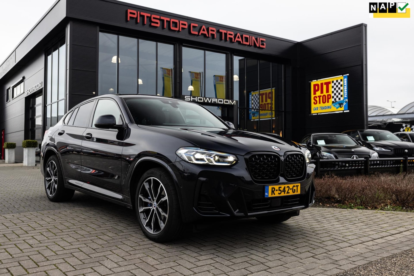 BMW X4 - XDrive20i M-Sport, Facelift, Trekhaak, H&K Audio, NL Auto! - AutoWereld.nl