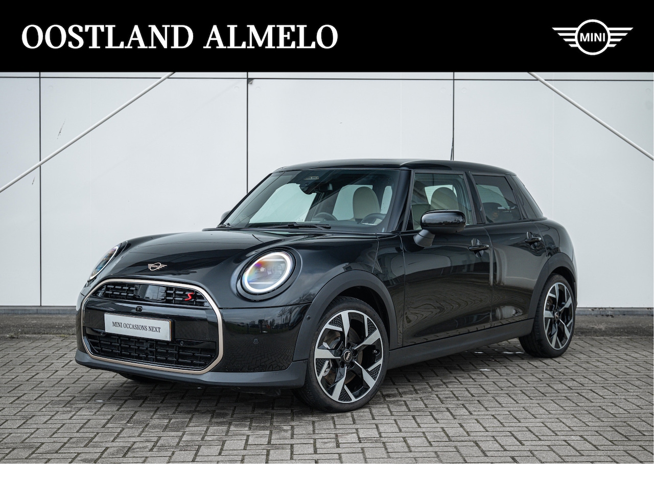MINI Cooper S - Hatchback Automaat / Favoured / Pakket XL / 18" Slide Spoke 2-tone - AutoWereld.nl