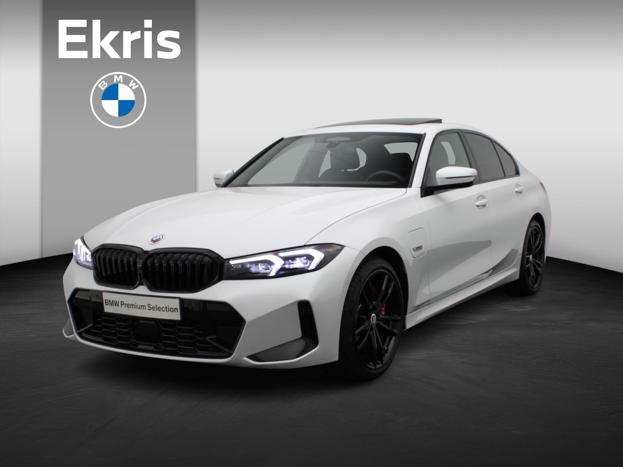BMW 3-serie - Sedan 330e M Sportpakket Pro | Travel Pack | Comfort Pack | Comfort Access | Schuifdak | E - AutoWereld.nl