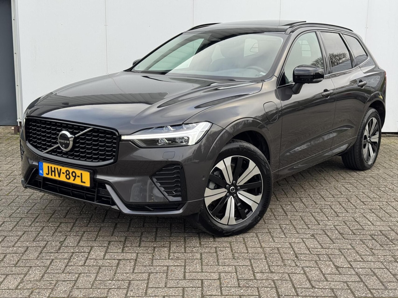 Volvo XC60 - T6 Plug-in hybrid AWD Plus Dark | Pano dak | 360 camera |Trekhaak - AutoWereld.nl