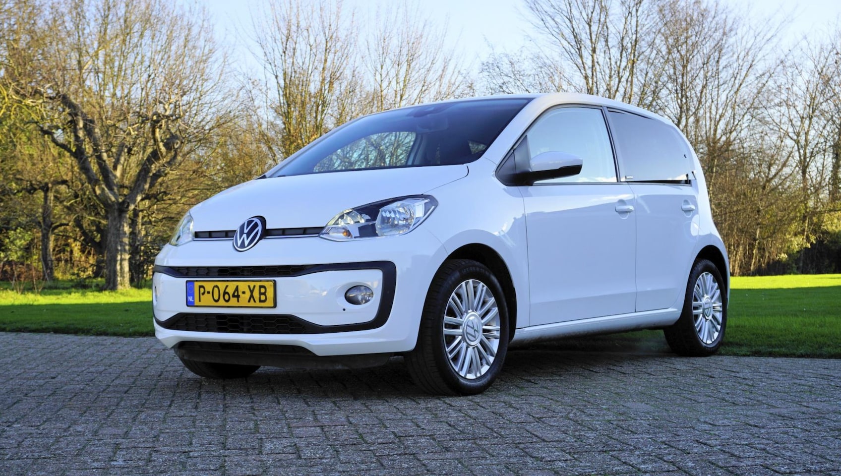 Volkswagen Up! - 1.0 R-Line Camera cruise control lm velgen - AutoWereld.nl