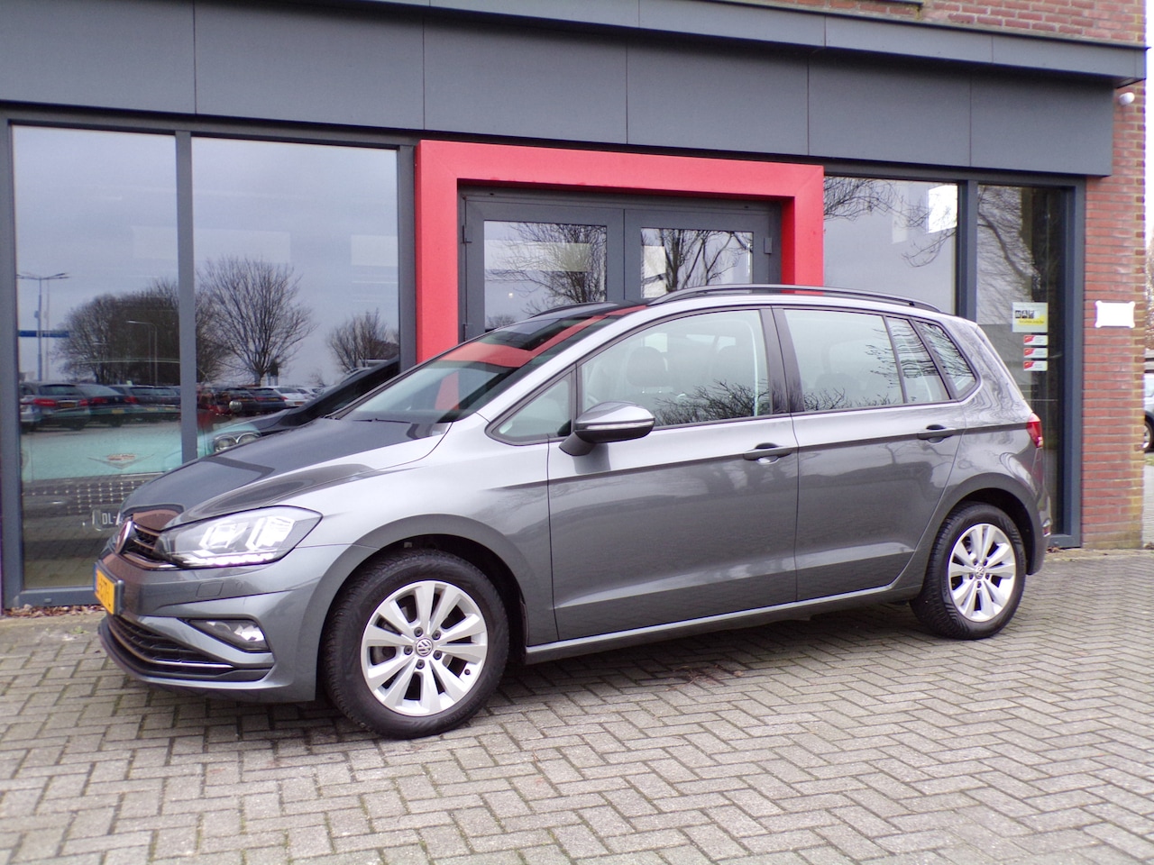 Volkswagen Golf Sportsvan - 1.0 TSI Comfortline Automaat Stoelverwarming Carplay PDC Cruise Navi - AutoWereld.nl