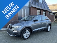 Volkswagen T-Roc - 1.5 TSI Style ADAPTIVE CRUISE CONTROL | CAMERA | TREKHAAK | LED | APPLE/ANDROID CARPLAY