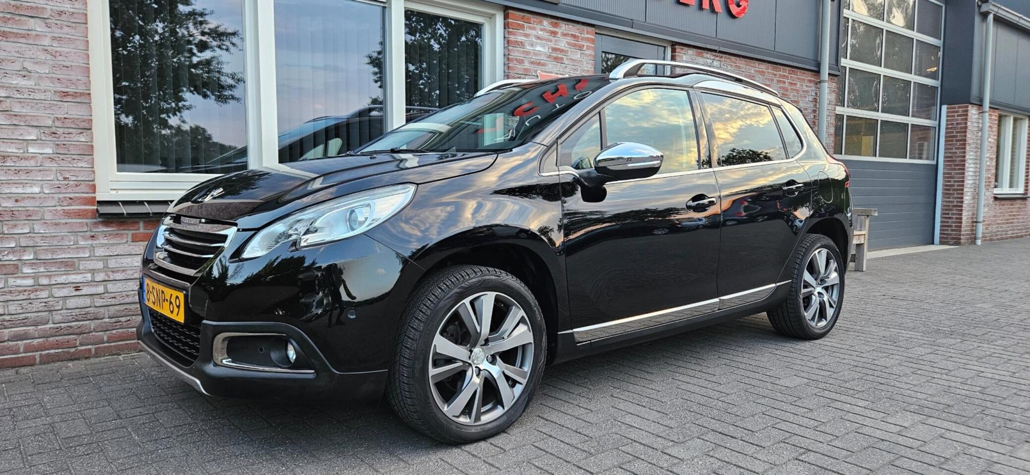 Peugeot 2008 - 1.6 VTi Féline Trekhaak! Airco/Clima! Cruise Control! Panoramadak! Nette Auto! 120PK! - AutoWereld.nl