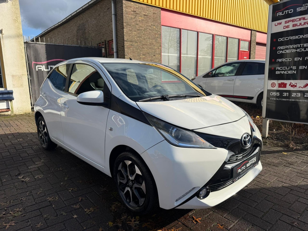 Toyota Aygo - 1.0 VVT-i x-play Camera|LMV|Carplay|LED|APK|BEURT - AutoWereld.nl