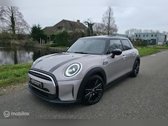 MINI Cooper - 1.5 Camden Edition / Pano / Leder / Camera