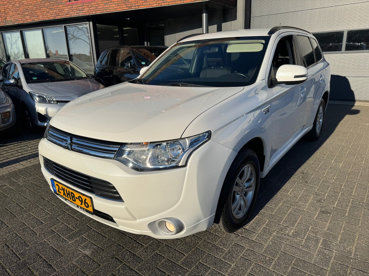 Mitsubishi Outlander - 2.0 PHEV HALF LEDER CRUISE CAMERA SUPER KMS ORIG NL NAP - AutoWereld.nl
