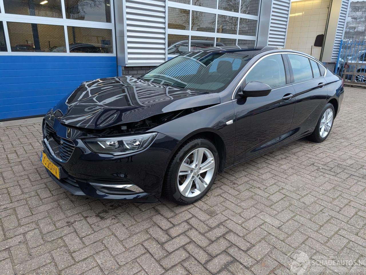 Opel Insignia Grand Sport - 1.5 Turbo Business Executive Automaat - AutoWereld.nl