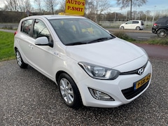 Hyundai i20 - 1.2i i-Deal AIRCO CRUISE CONTR DEALER ONDERHOUDEN SPORTVELG