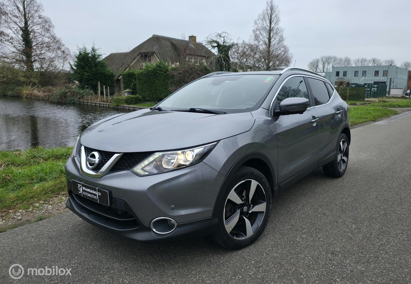 Nissan Qashqai - 1.2 / Pano / 360 camera / Navi / Stoelverw. - AutoWereld.nl