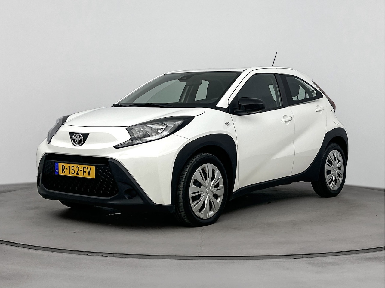 Toyota Aygo X - 1.0 VVT-i MT Play | Achteruitrijcamera | Apple Carplay/Android auto - AutoWereld.nl