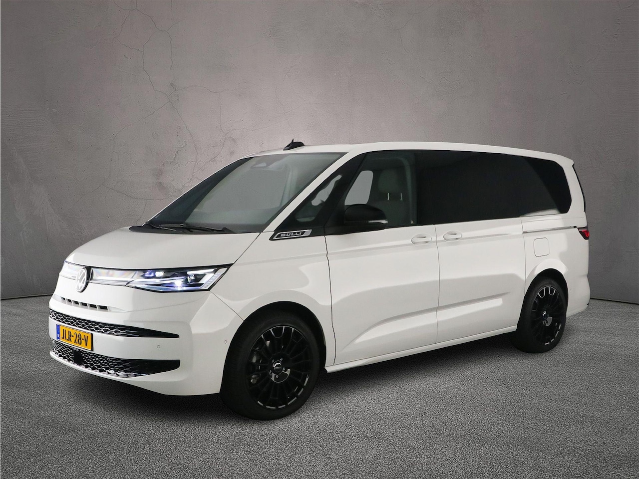 Volkswagen Multivan - 1.5 245pk DSG eHybrid L2 Bulli Edition 4Motion | 20'' velgen | Tavel Assist | Trekhaak | E - AutoWereld.nl