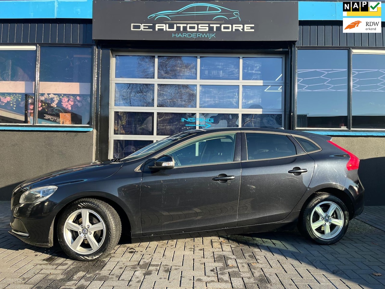 Volvo V40 - 1.6 D2 Kinetic Airco Cruise Navi Trekhaak Dealeronderhouden In Perfecte Staat !!! - AutoWereld.nl